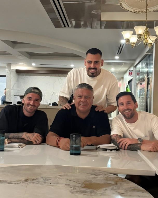 阿根廷足协主席塔皮亚过生日，梅西、德保罗参加