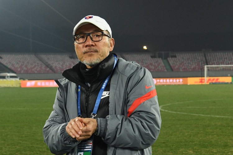 足球报：如谈判顺利张外龙最快今天和球队见面，迅速进入工作状态