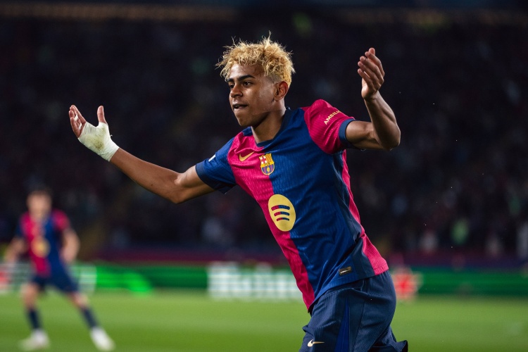 记者：法国方面不敢断言登贝莱稳拿金球，亚马尔可能会取而代之