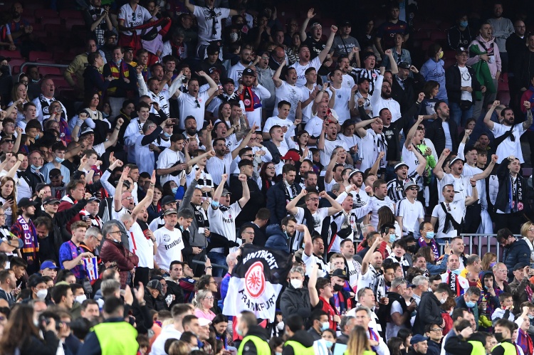 图片报：那不勒斯11月份主场欧冠，但警方已禁止法兰克福球迷购票