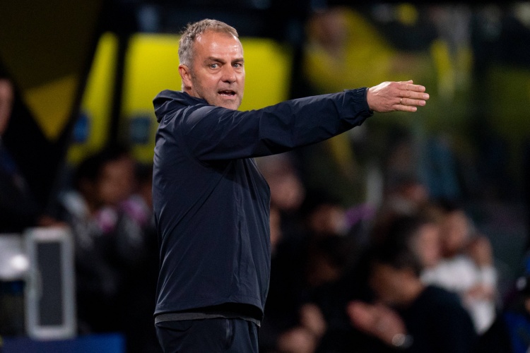 每体：弗里克训练中尝试新阵容，小将托伦茨、德罗在列