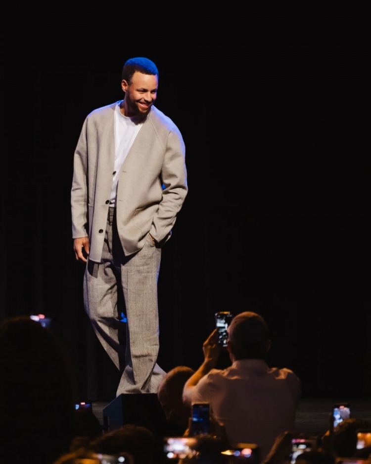 库里：进NBA曾是一个遥不可及的梦想 我的超能力是职业精神