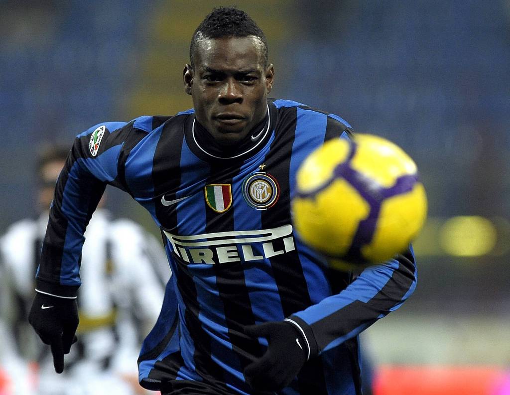 马特拉齐：当年欧冠战巴萨巴洛特利非常消极，赛后我给了他两巴掌