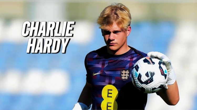 跟队记者：曼联接近签下德比郡16岁门将查理-哈迪