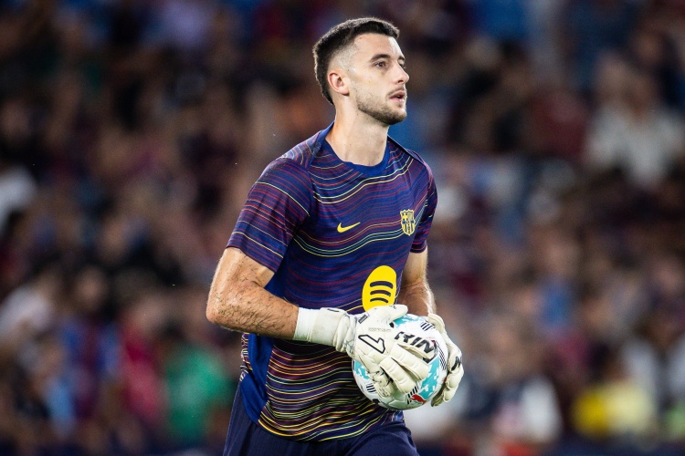 巴萨官方：霍安-加西亚今日接受了左膝手术，恢复时间预计4到6周