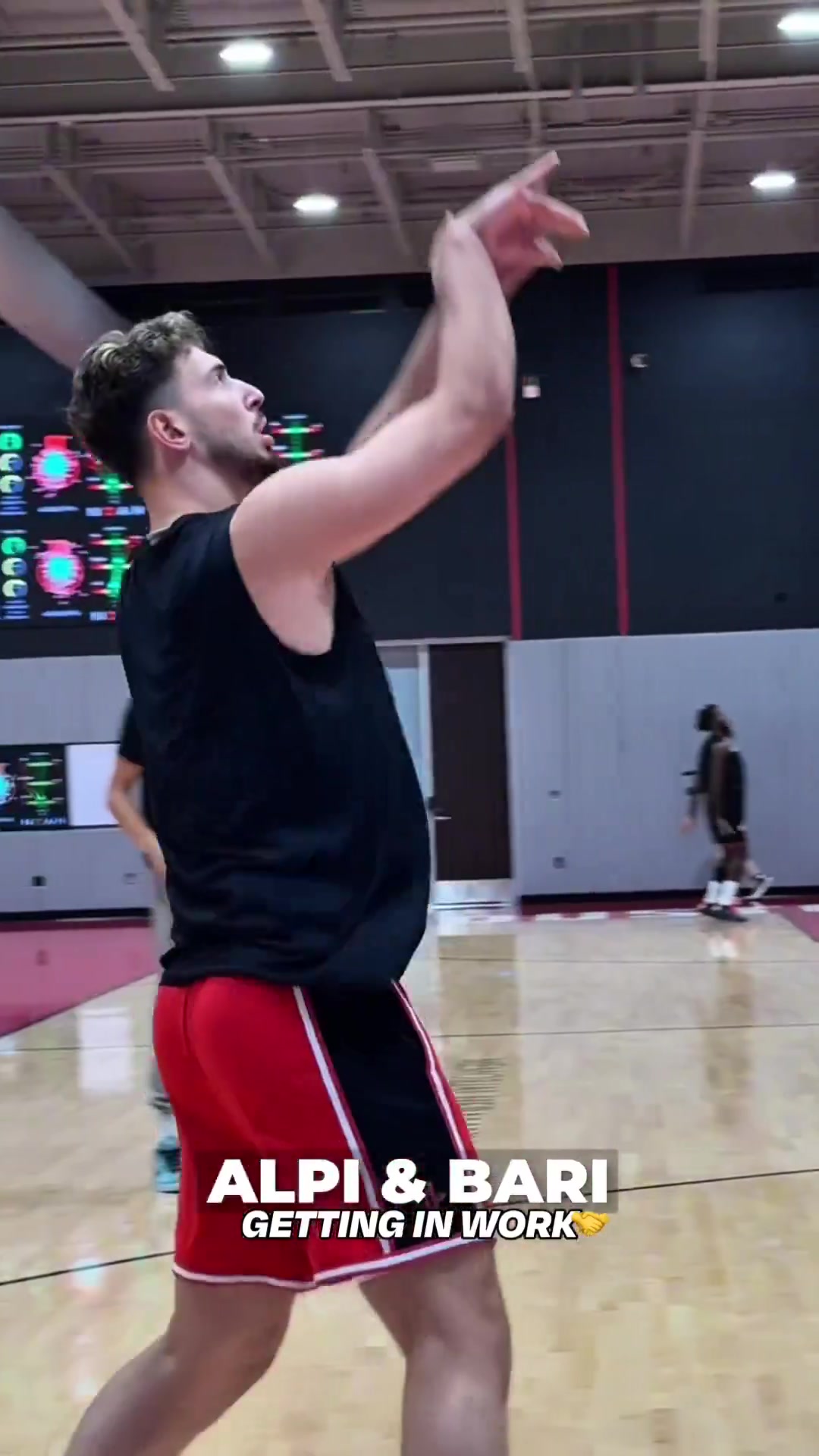 备战新赛季！火箭官方晒视频：申京回来了 和小贾一起训练