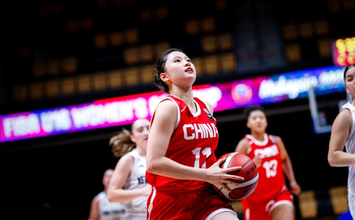 媒体人：女篮方向是正确的 走大型化 锋线内线能持球