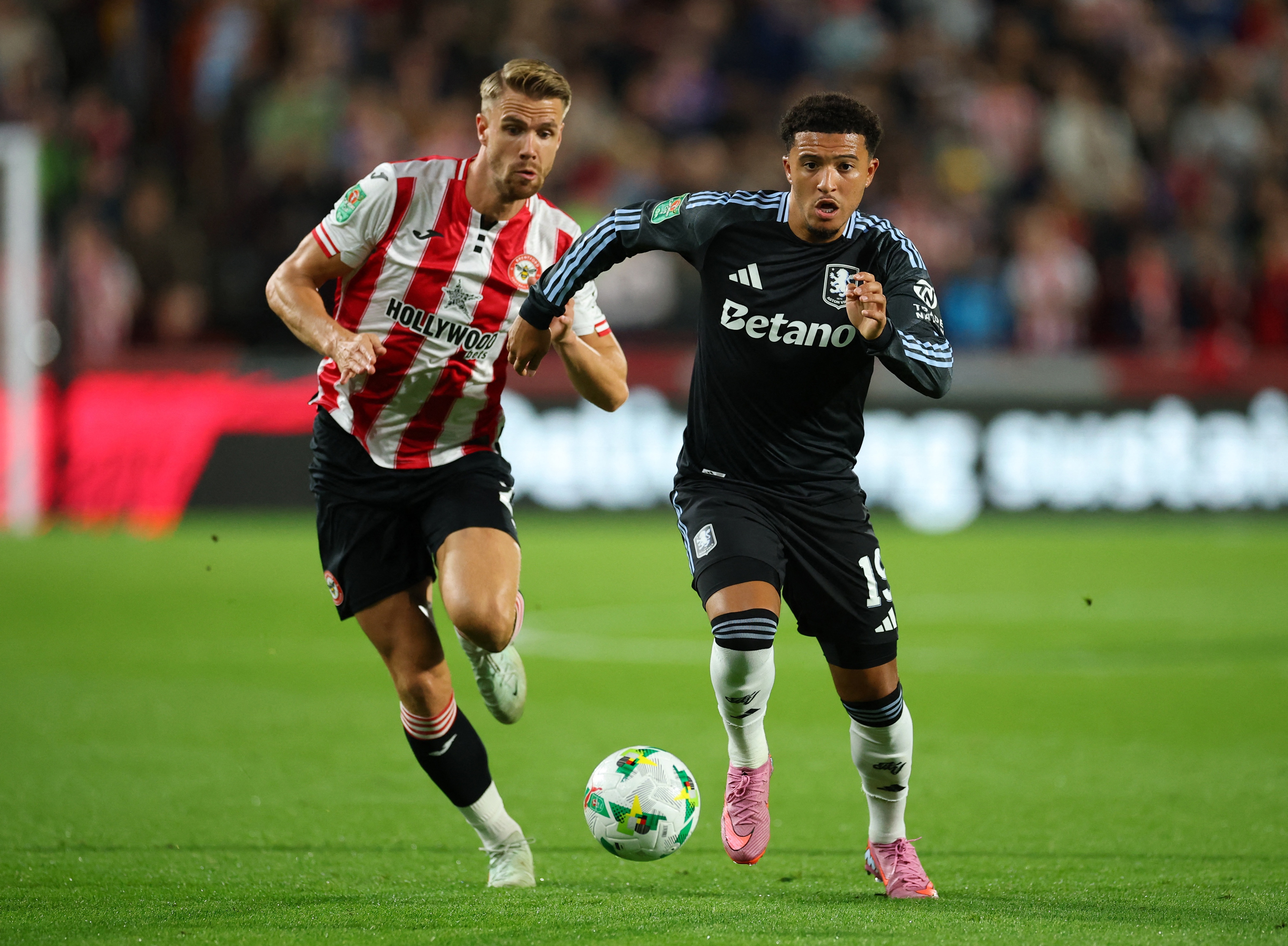 镜报：曼联打算放弃桑乔，若激活续约条款可能使转会变复杂