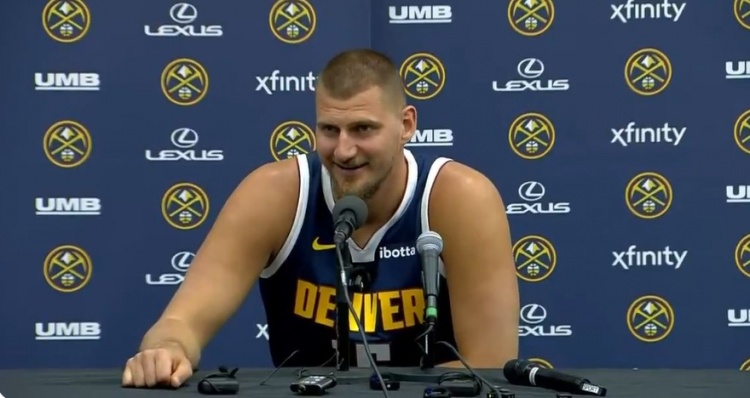 约基奇给2代球鞋打广告：这双鞋对脚有好处&很舒适 售价199美元