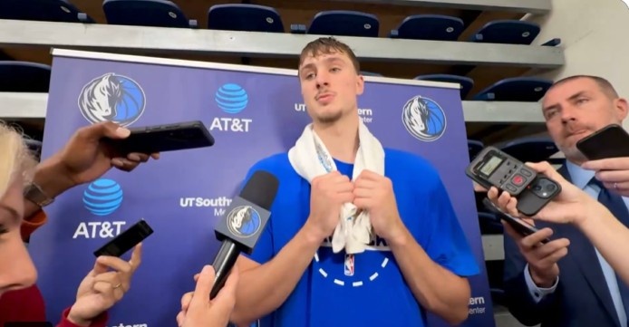 弗拉格：有时我会搞混NBA和大学战术术语 但只要开口说就很好