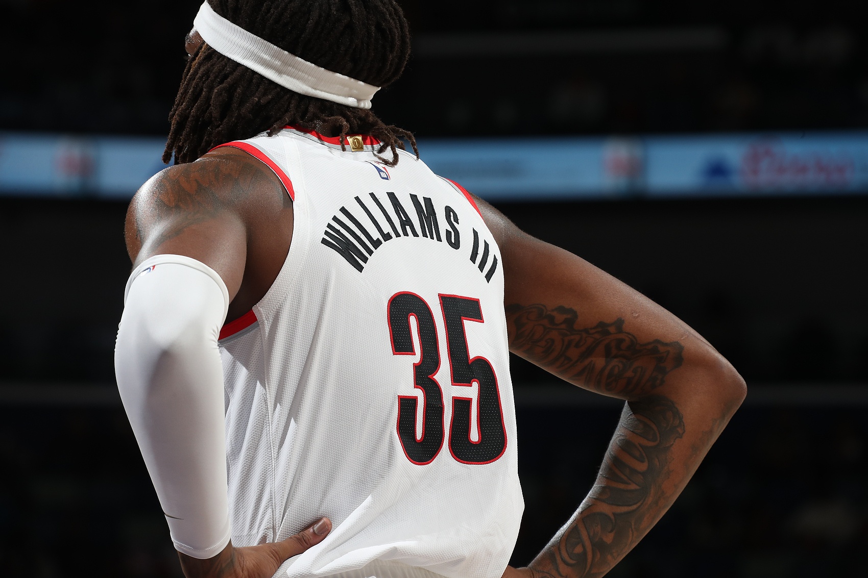 3月接受左膝手术！罗威：伤病太折磨人了 目前还不清楚何时能复出