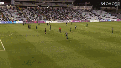 没把握住！李磊前插获良机，随后打门太正被门将没收