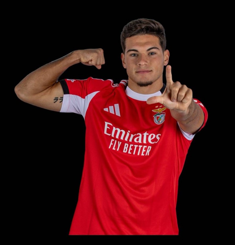 记者；巴萨引援锁定本菲卡19岁后卫奥利维拉，德科与其经纪人会面