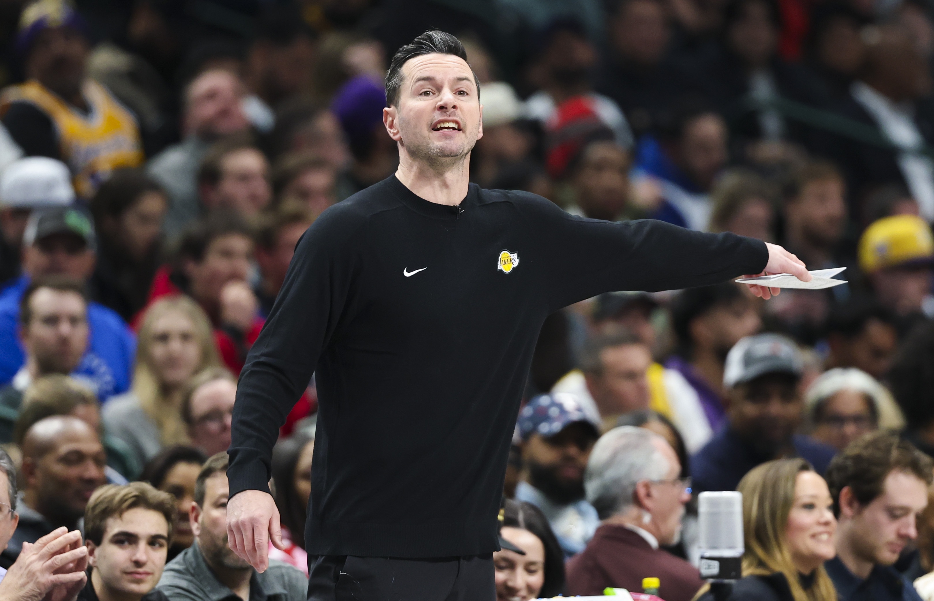 霍里：湖人现在续约雷迪克很奇怪 感觉和莱昂纳德的合同有点像