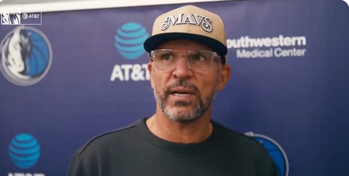 基德：拉塞尔投篮命中率极高组织能力也很出色 他证明了自己实力