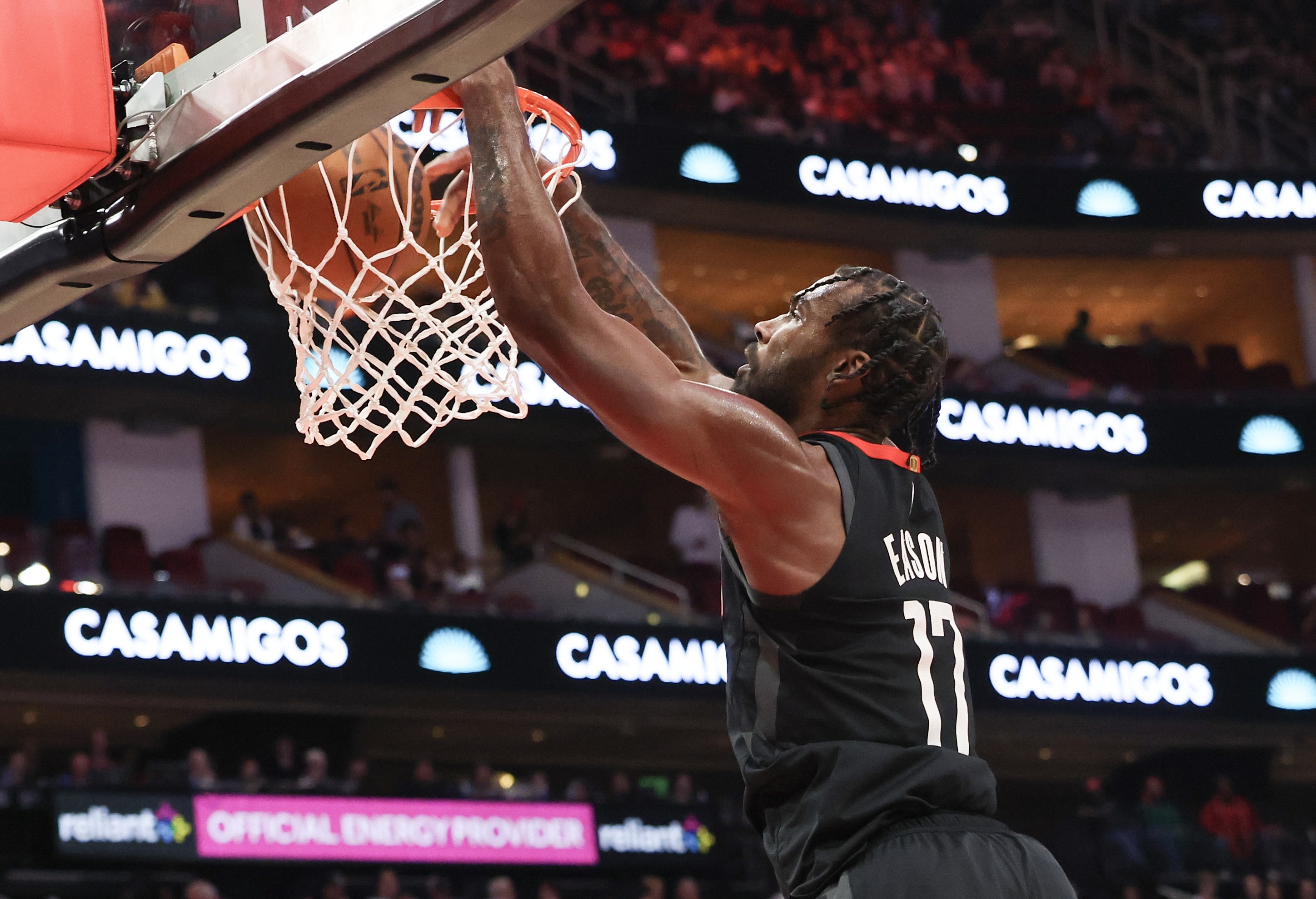 伊森：狄龙的特质在于善于用脑子打球 我要努力向他学习