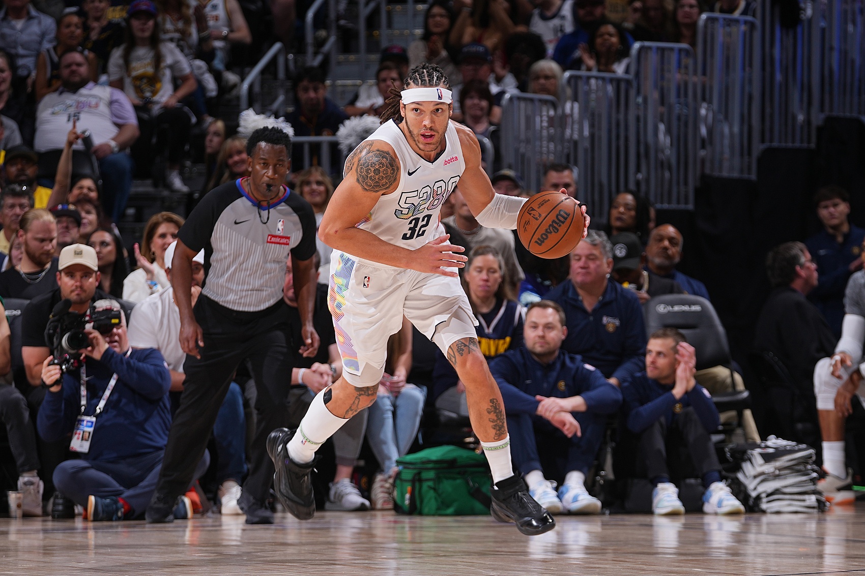 状态火热！戈登半场4中4&罚球6中5砍下14分 另有3板1助