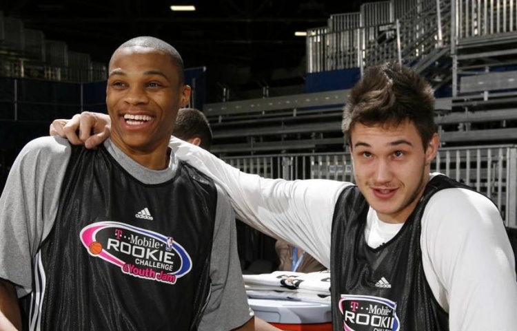 都没在联盟了！加里纳利晒10年全明星周末与新秀赛队友威少合影