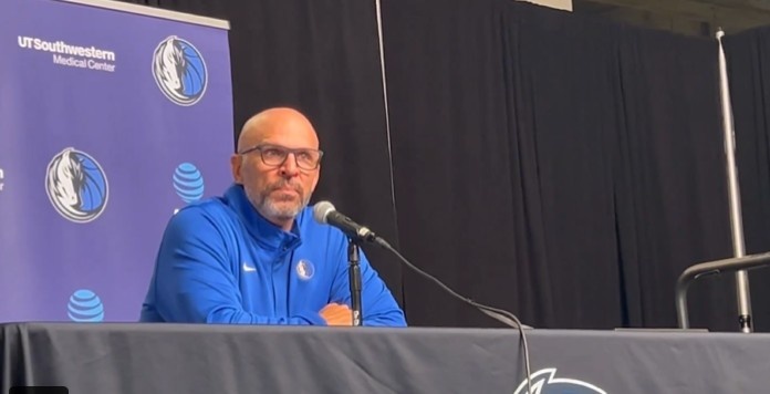 基德：拉塞尔传球很棒防守端相当亮眼 这场表现真的非常出色