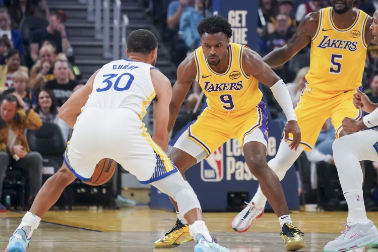 夸梅：超远三分不适合布朗尼 真当自己是库里或利拉德了