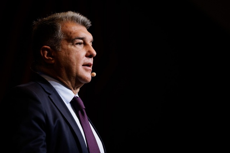 拉波尔塔谈德容反对西甲海外赛：尊重他观点，但按西甲要求办事