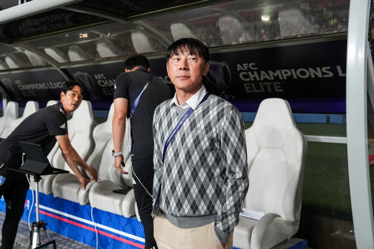 上任仅65天！韩媒：蔚山HD主帅申台龙下课，带队2胜4平4负