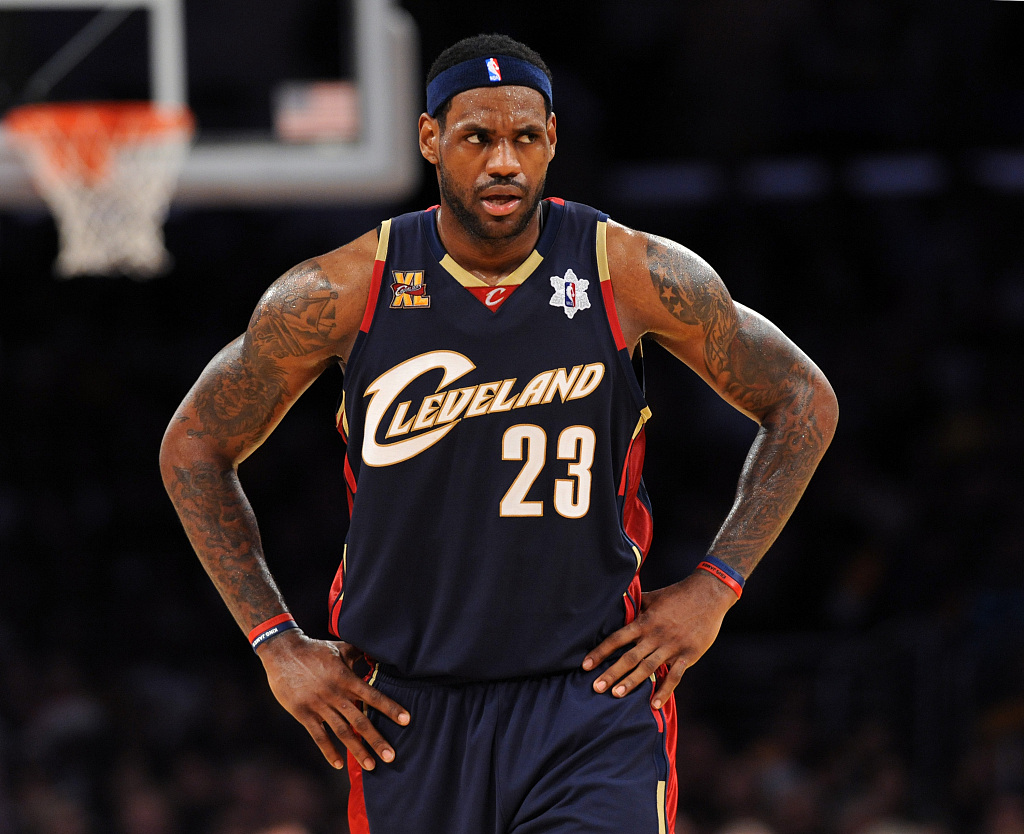 杨毅：詹姆斯决定1之前骑士对他像儿子伺候爸爸 老詹在球队横着走