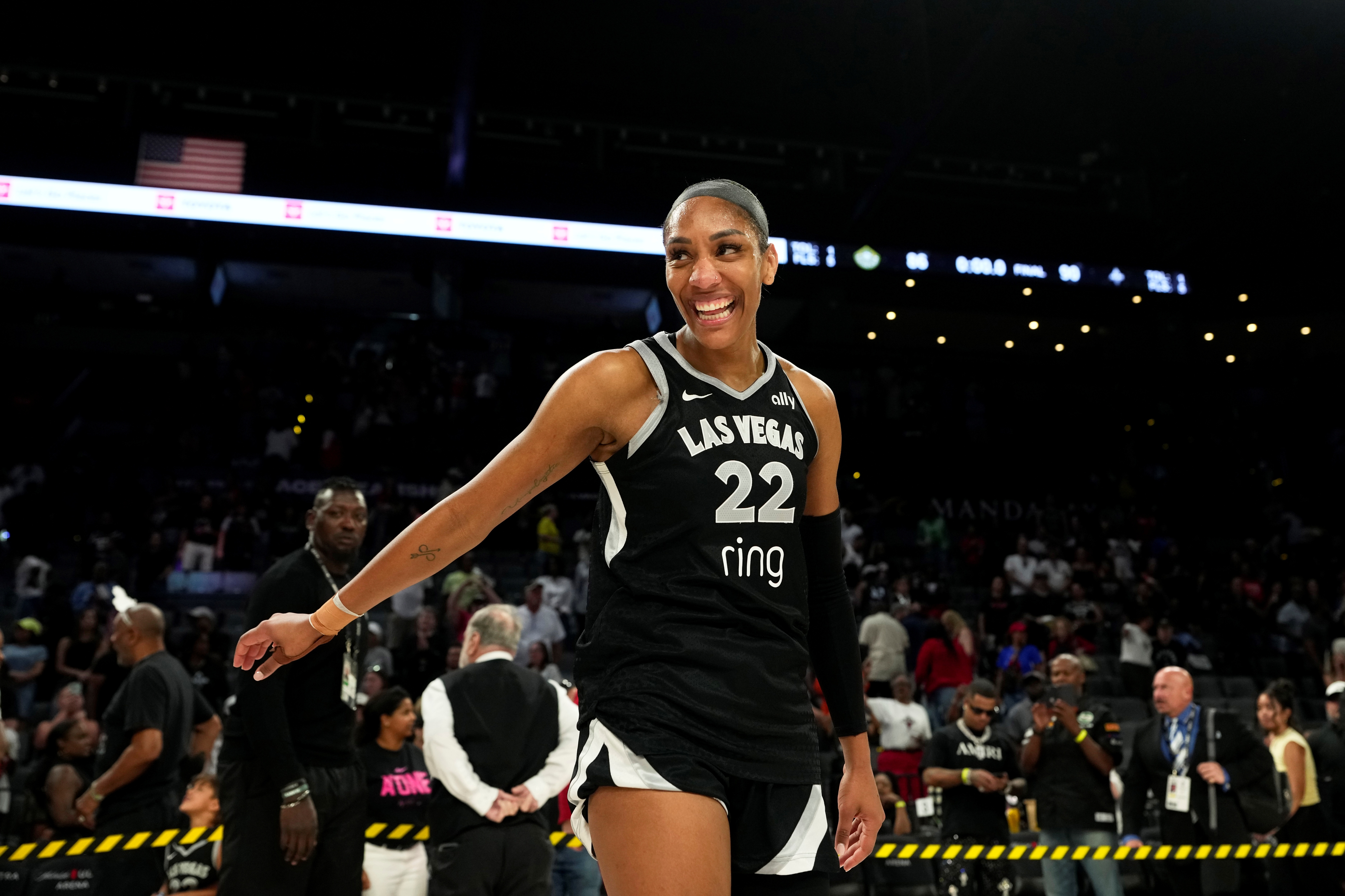 奥巴马：恭喜王牌和阿贾-威尔逊赢得她们的第三个WNBA总冠军