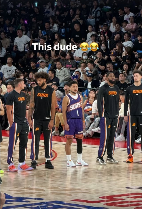 😅毫无违和感！“中文布克”混进了赛前太阳阵容的球员介绍中