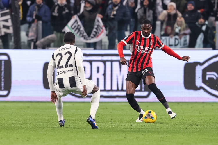 罗体：米兰想跟托莫里续约3年，年薪维持在目前的350万欧