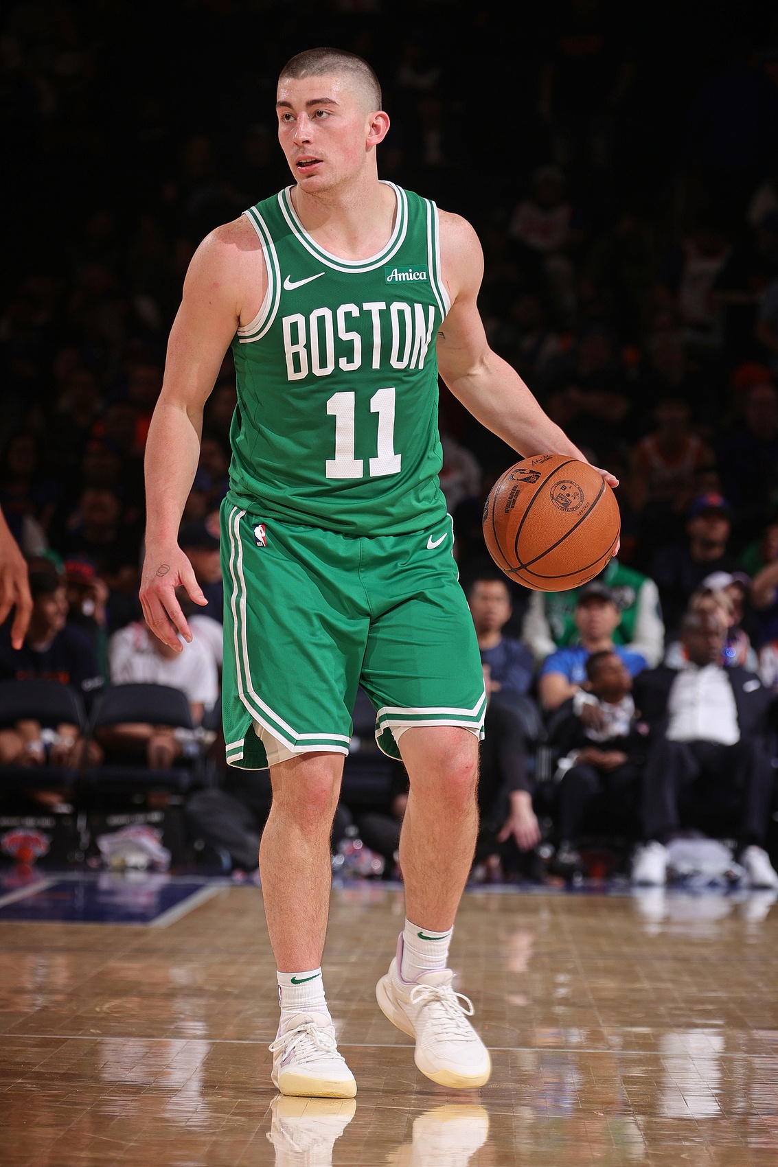 双枪？普理查德半场7中6得14分 西蒙斯三分4中3得10分