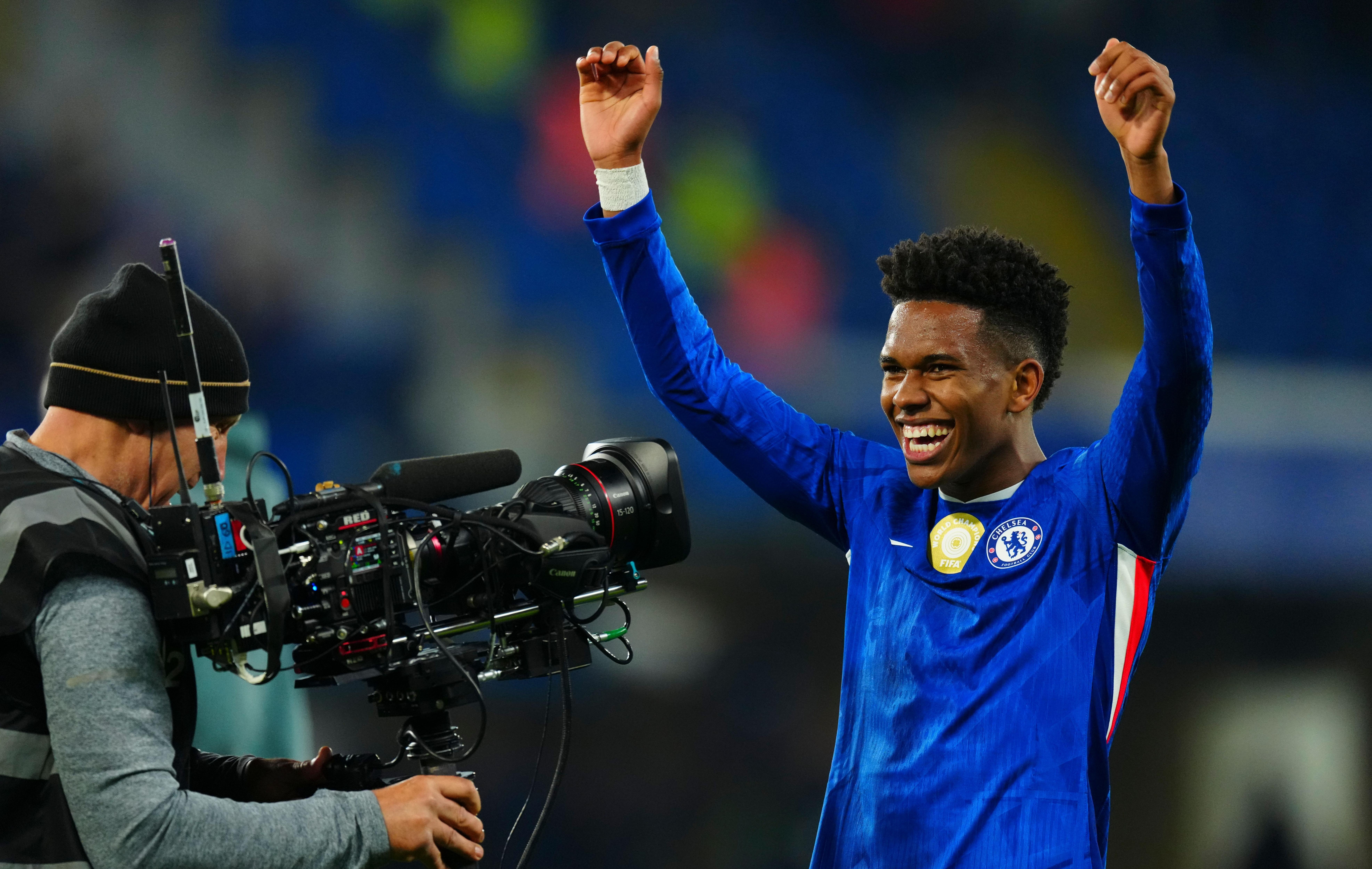 埃斯特旺：想要回报球迷期待不能让他们失望，尽我所能让他们骄傲