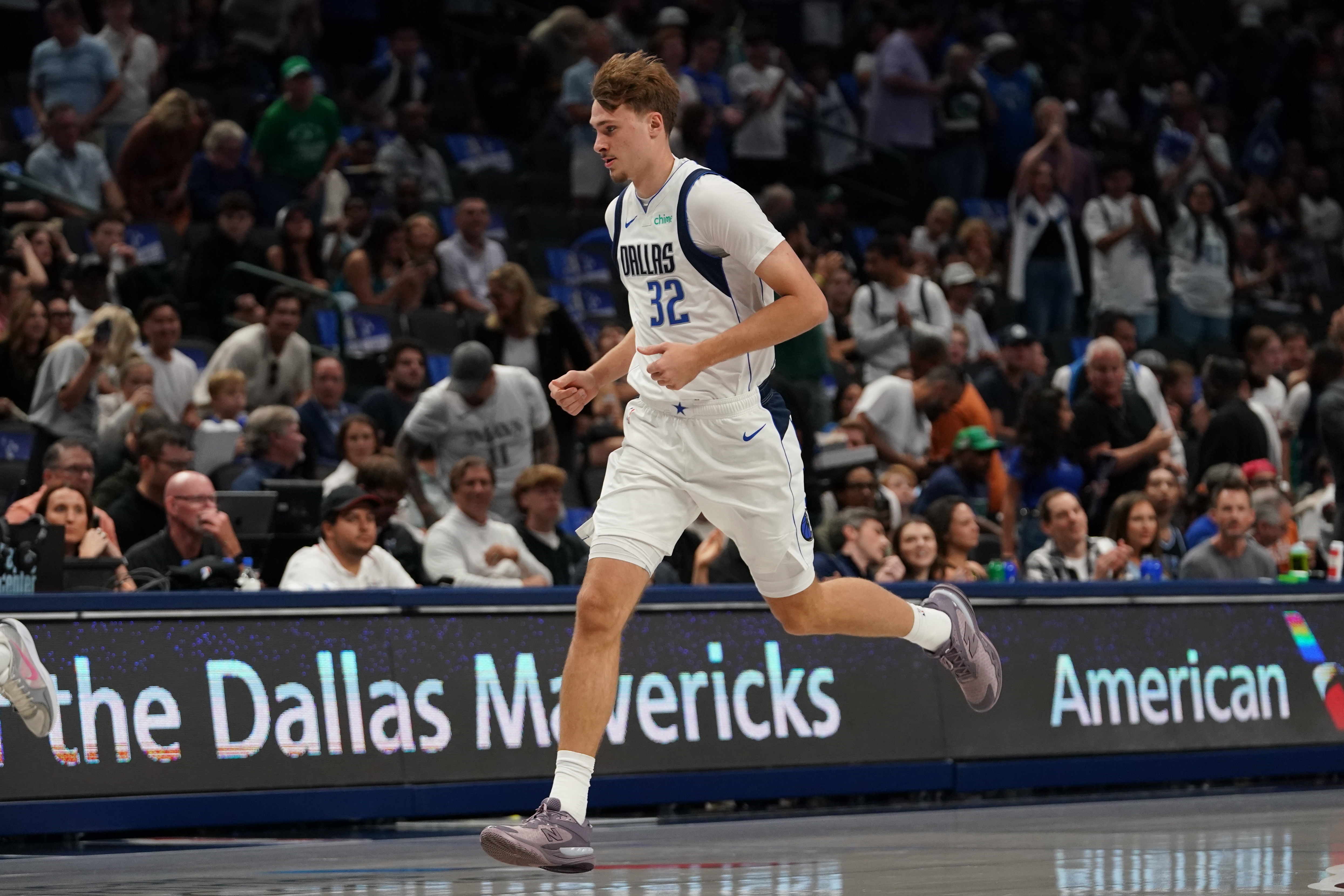 都不太准！上半场弗拉格8投2中得到8分5板 贝利5投1中得到3分