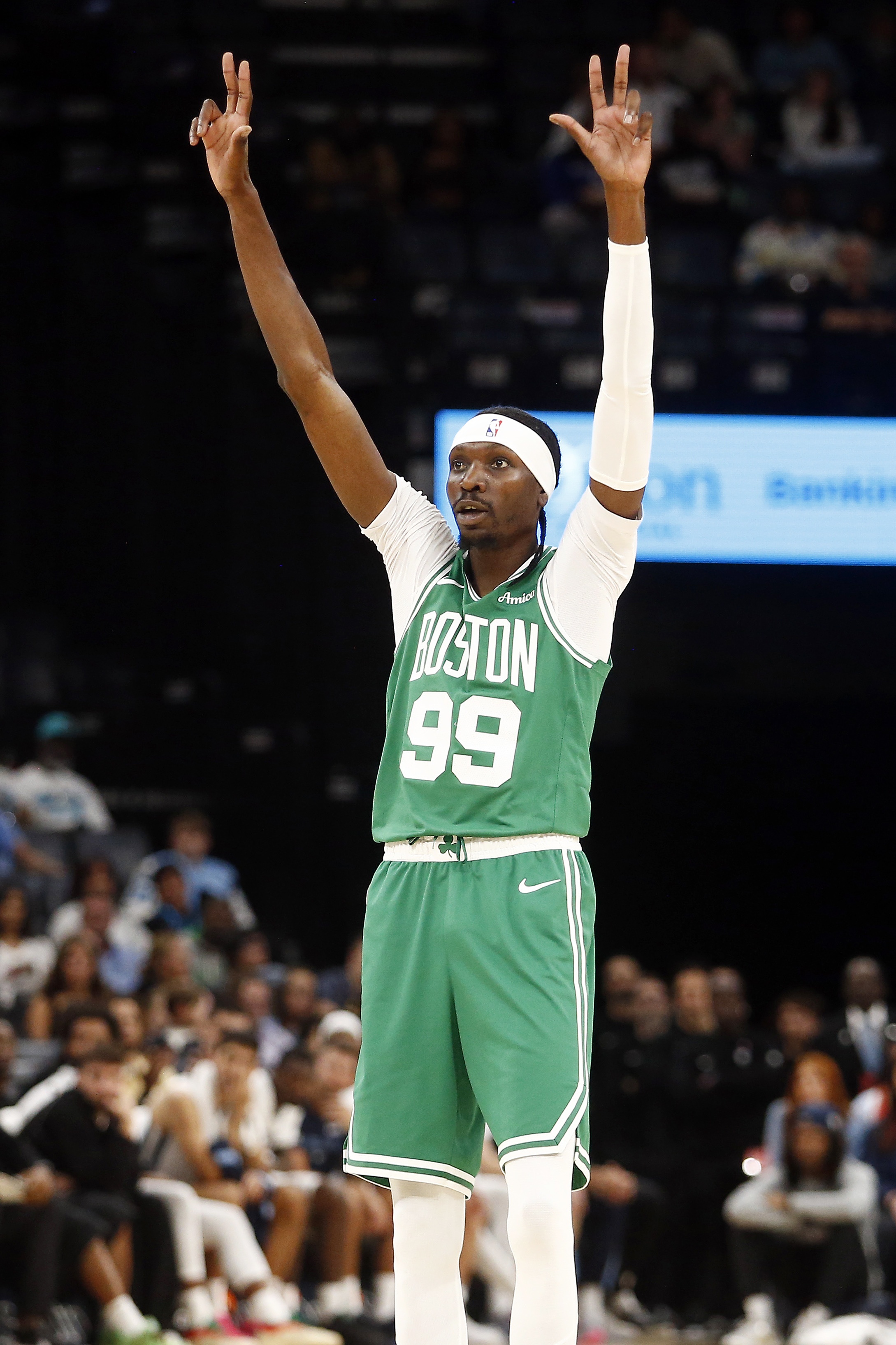 布歇谈球队氛围：这里的竞争激烈得像战争 我喜欢这种感觉